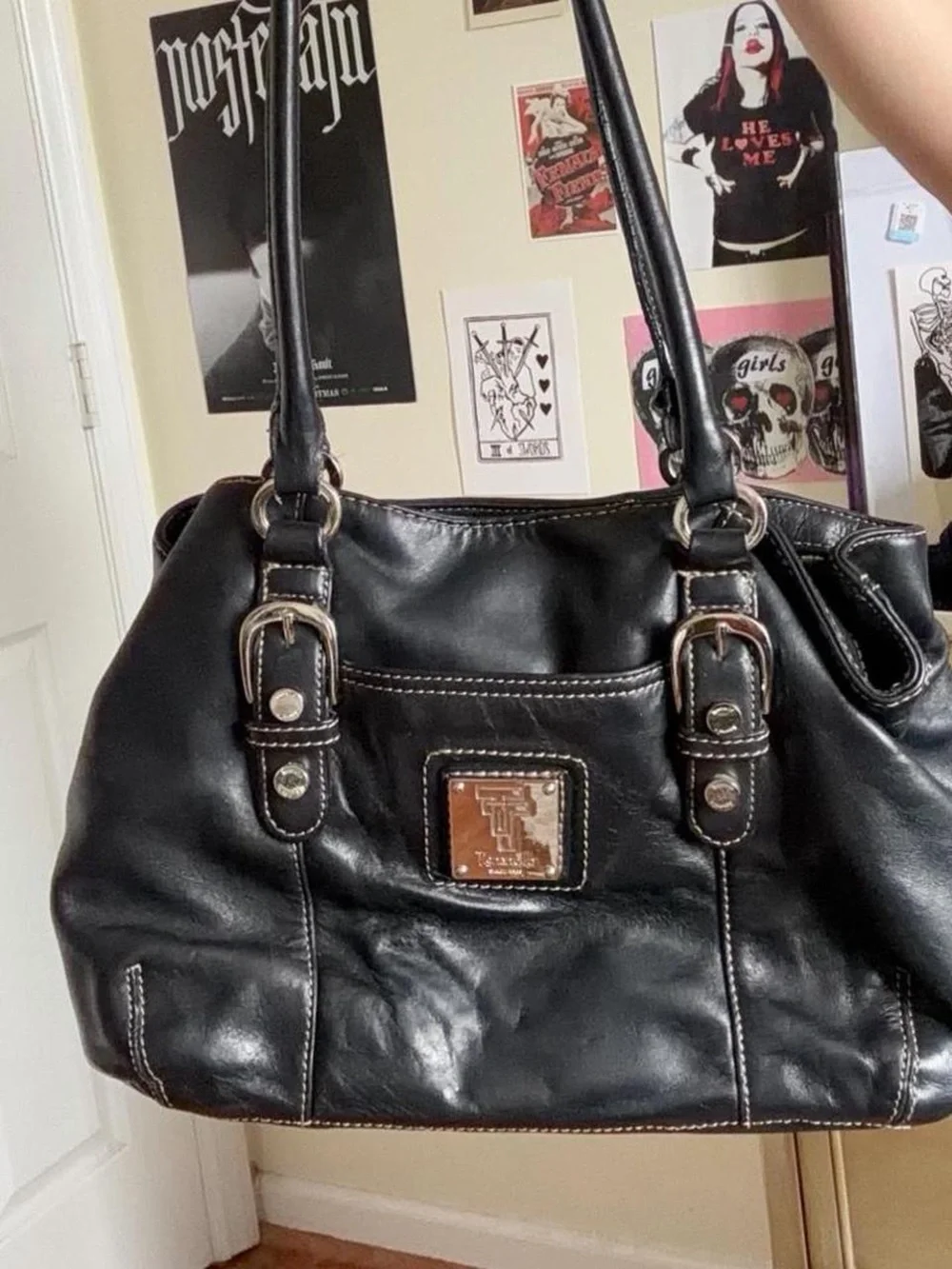 Black Women's Leather Shoulder Bag - Brand: Unknown